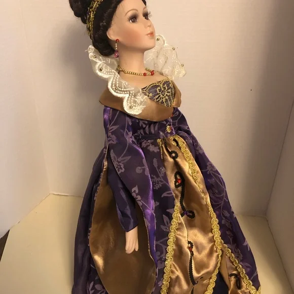 Gorgeous Porcelain Doll (Collectors Item) - Picture 3 of 9